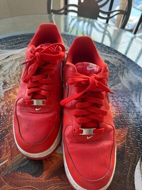 Nike Low-Top Sneakers in Red